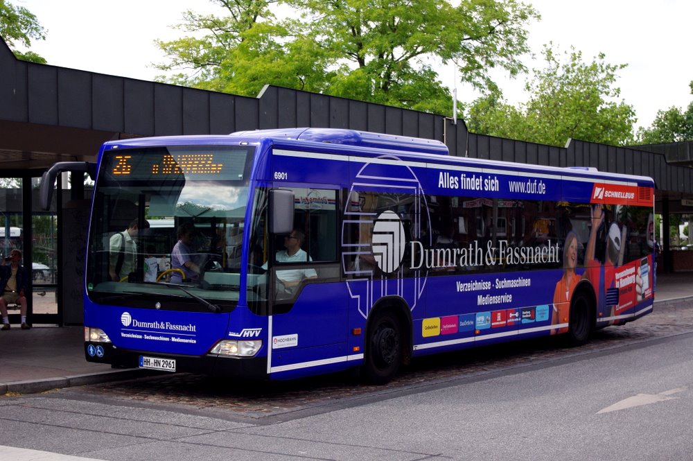 Hochbahn Schnellbus 6901 am 15.Juli 2010 am Bf. Rahlstedt