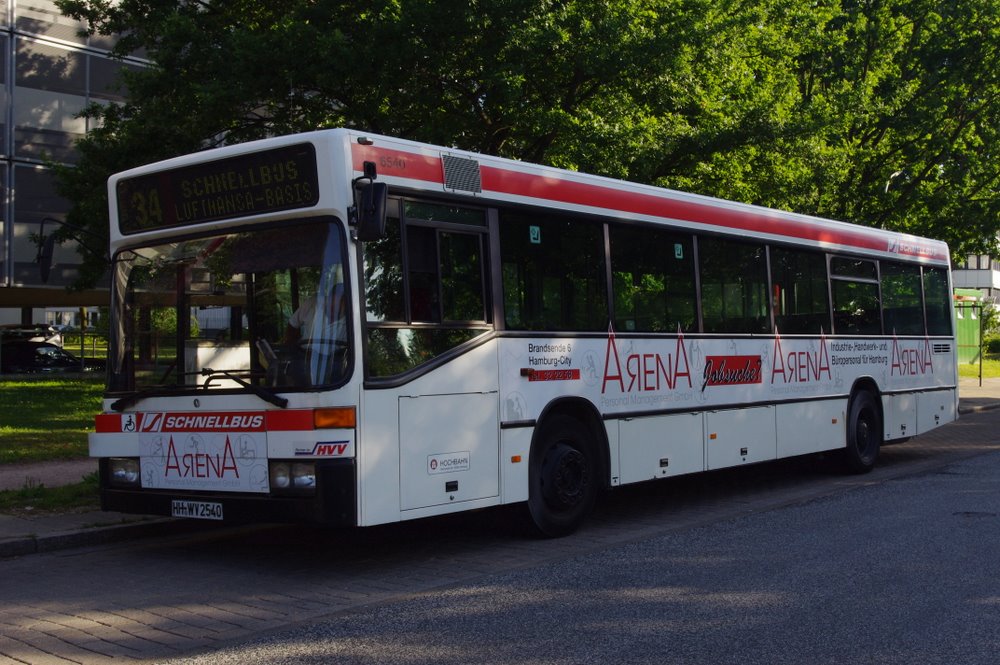 Hochbahn Schnellbus mit der Nummer 6540 am 7.Juli 2010 an der Lufthansa Basis