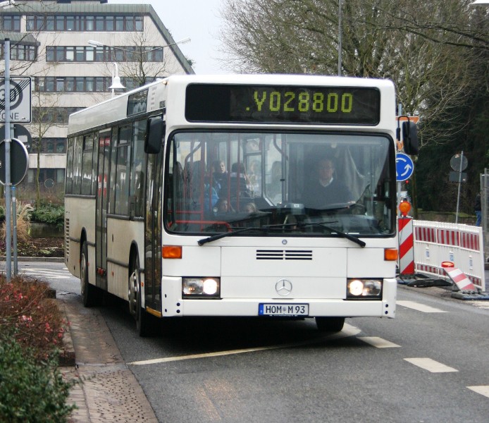 HOM- M 93 dieser Bus gehrt der Firma Schlossberg Reisen und hat offensichtlich ein Matrix-Problem. Aufgenommen am 24.01.2011