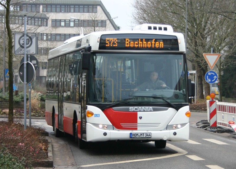 HOM- MT 44: ein im Saarland seltener Scania auf der 573 nach Bechhofen. Aufgenommen am 24.01.2011
