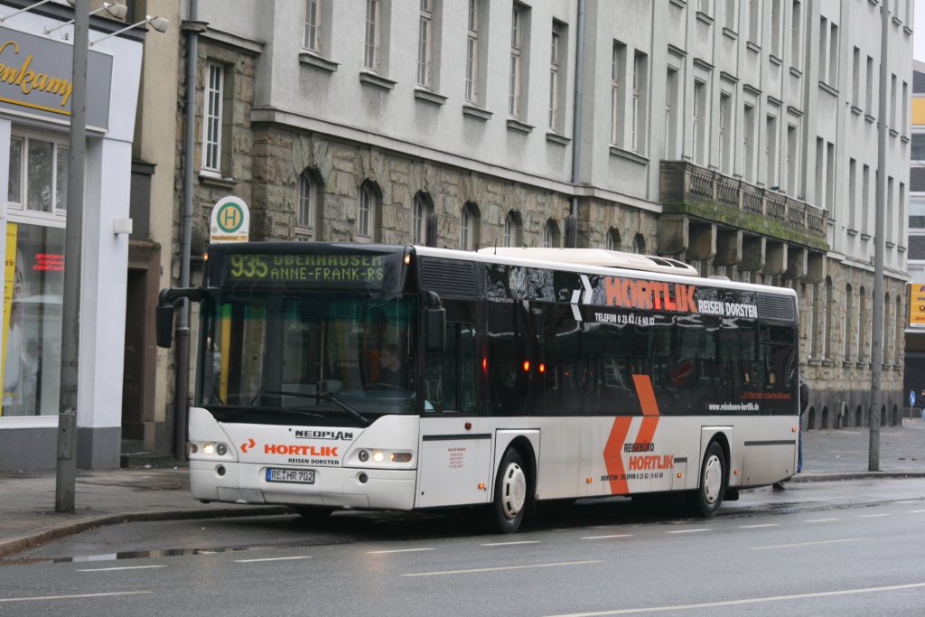 Hortlik Reisen Dorsten (RE HR 702) am HBF Oberhausen mit der Linie 935 ,28.12.2009.