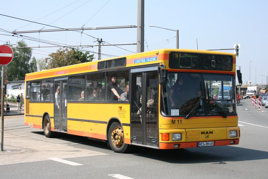 Hlser GMBH (WES RH 445) fhrt SEV fr den RE5 von Wesel nach Oberhausen Sterkrade.
Aufgenommen am Bahn hof Oberhausen Sterkrade.
20.5.2010