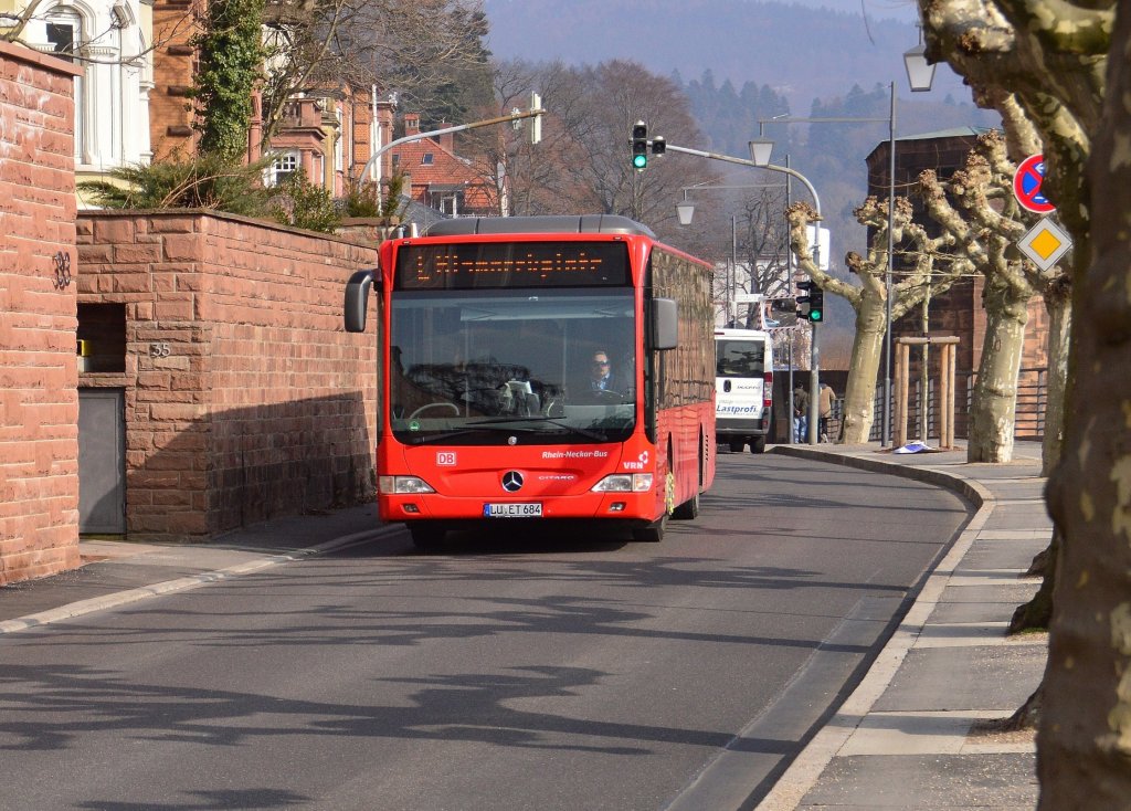 Ich liebe diese Modernen Zielanzeiger.....meistens kann man gerade raten wohin das Fahrzeug unterwegs ist....so wie bei diesem Bahnbus in Heidelberg, der auf dem rechten Neckarufer/Ziegelhäuser Landstraße Stadteinwärts unterwegs ist. Sonntag 3.3.2013