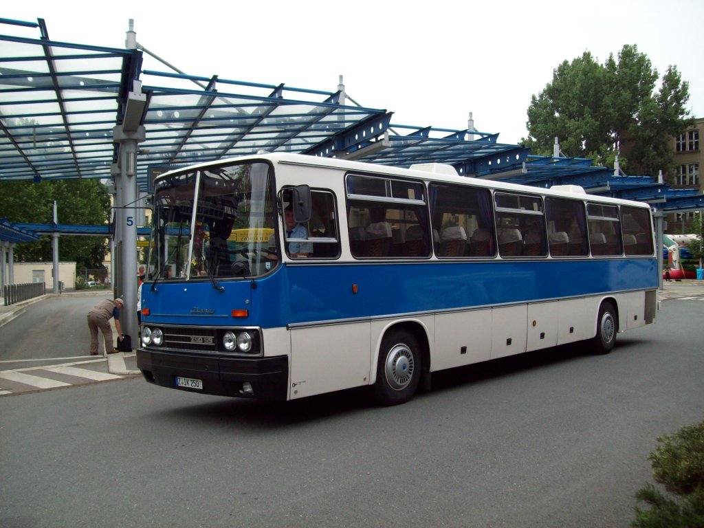 Ikarus 250.59 im Busbahnhof Chemnitz 24.07.10