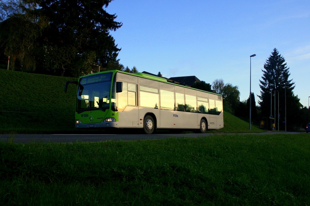 Im letzten Abendlicht fhrt der BLS-Citaro 84 (BE 652'276, 2004, ex Lanz Huttwil) am 29.10.2010 von Eriswil Richtung Huttwil. 