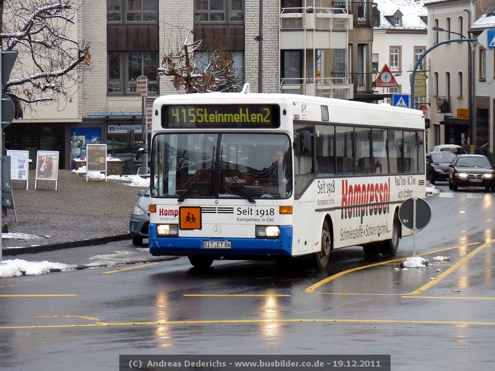 Im Prm konnte ich diesen Mercedes Benz O405 am Hahnplatz am  19.12.2011 Knipssen, dieser Bus lief damals bei der DVG Duisburg