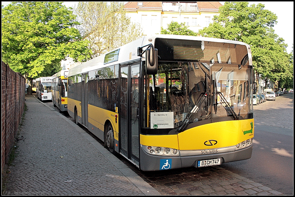 Im Schienenersatzverkehr zwischen Nldnerplatz und Karlshorst ist dieser Bus der Fa. Magasch GmbH & Co KG Berlin eingesetzt (B CM 747, Typ: Solaris Urbino 12, gesehen Berlin Nldnerplatz 21.05.2010)