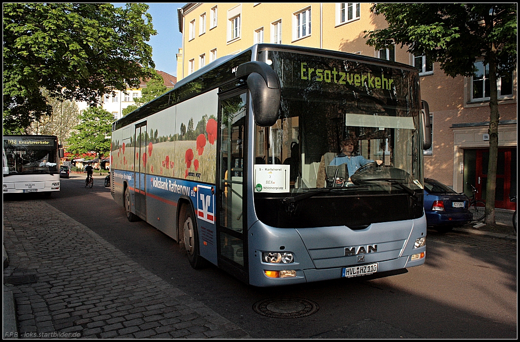 Im Schienenersatzverkehr zwischen Nldnerplatz und Karlshorst ist dieser Bus der Fa. Erdmann's Reisedienst aus Rathenow im Einsatz (HVL HZ 110, gesehen Berlin Nldnerplatz 21.05.2010)
