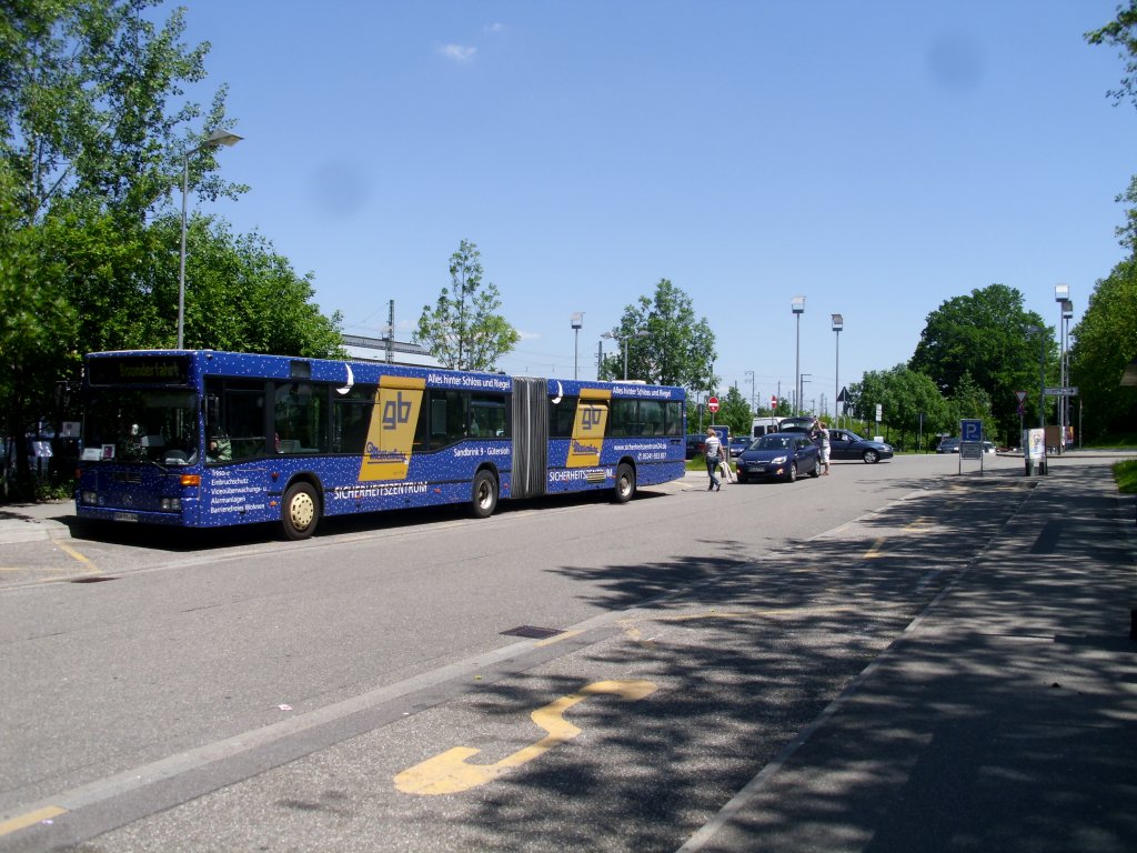 Im SEV (Karlsruhe-Wrth) Einsatz , dieser 0 405G am Busbahnhof in Karlsruhe am 6.Juni 2013.