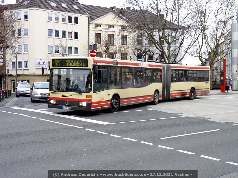 In Aachen am HBF konnte ich diesen MB Gelenkbus am 27.12.2011 Fotografieren