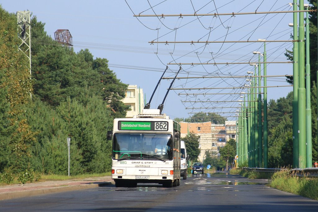 Inspiriert von einem Foto aus dem Internet habe ich am 24.08.2011 den MAN NGE 152, Obus 033 der BBG-Eberswalde bei Finow fotografiert.