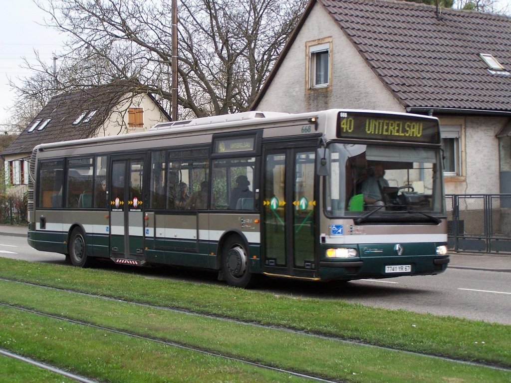 Irisbus Agora Solo Nr 668 auf der Linie 40, am 26/03/10.