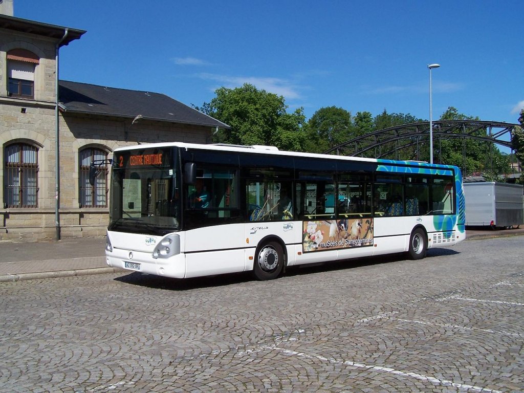 Irisbus Citelis 12 auf de umgeleitete Linie 2 vor dem Bahnhof am 09/07/11.