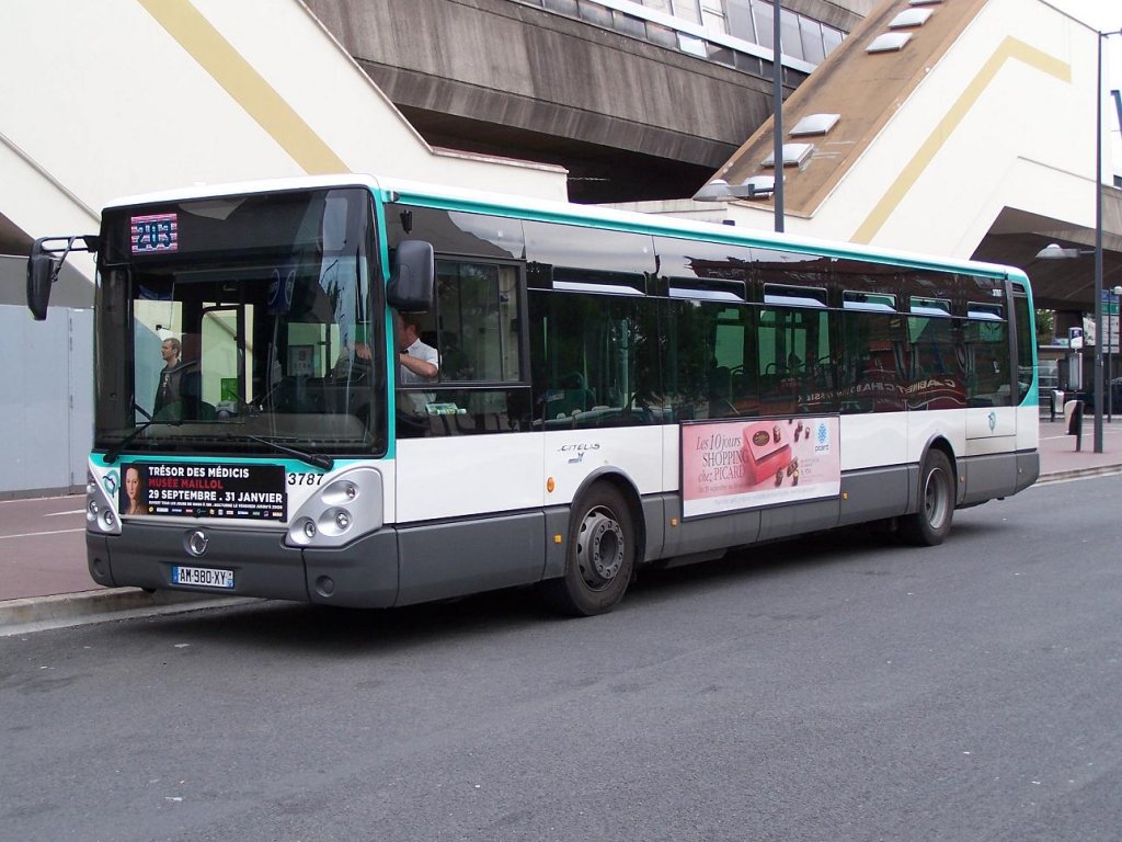 Irisbus Citelis Line Nr 3787, auf der Linie 203, an der Haltestelle  Neuilly Plaisance  am 03/10/10.