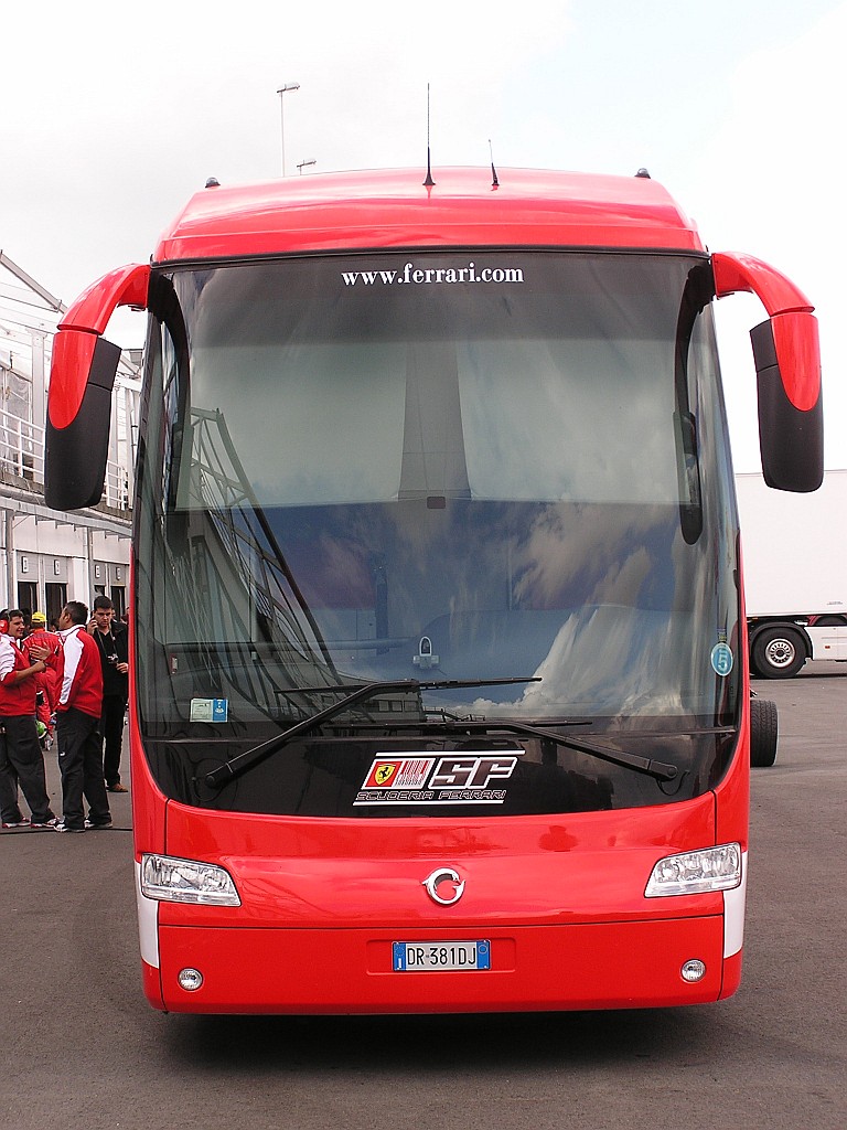 Iveco Domino (Danke für die HIlfe!) in Ferrari-Farben. Gesehen am dritten September 2010, Hungaroring Paddock