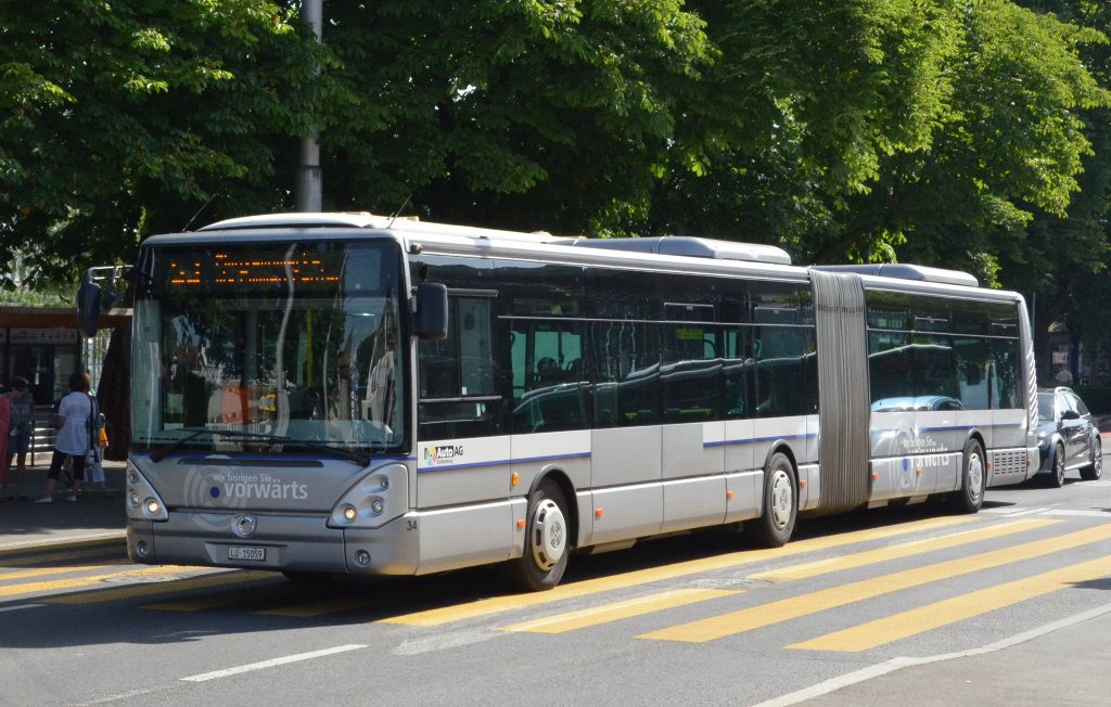 Iveco Irisus Gelenkbus am Bahnhof in Luzern am 18.05.2013.