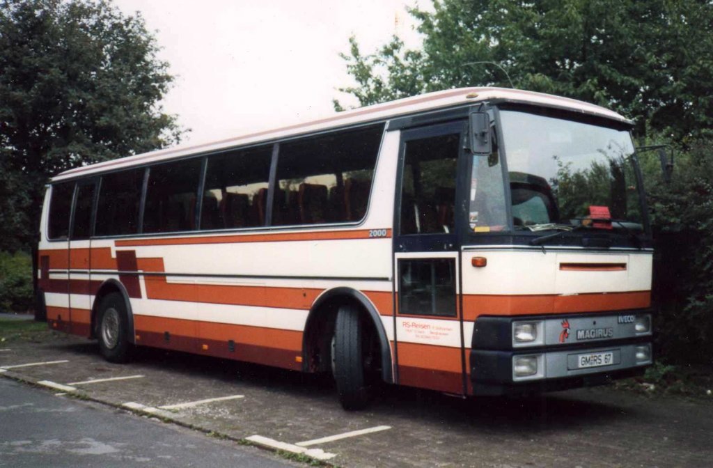 Iveco Magirus M2000, aufgenommen im September 1994 auf dem Parkplatz der Westfalenhallen in Dortmund.