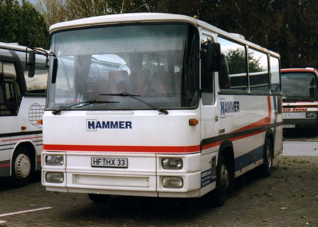 Iveco Magirus R81, aufgenommen im Oktober 1999 auf dem Parkplatz der
Westfalenhallen in Dortmund.