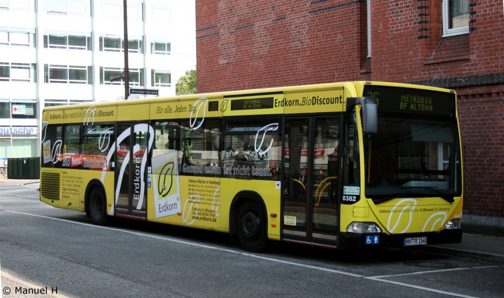 Jasper 8382 (HH TR 1340) mit Werbung fr Erdkorn Bio Discount.
Altona ZOB, 3.7.2010