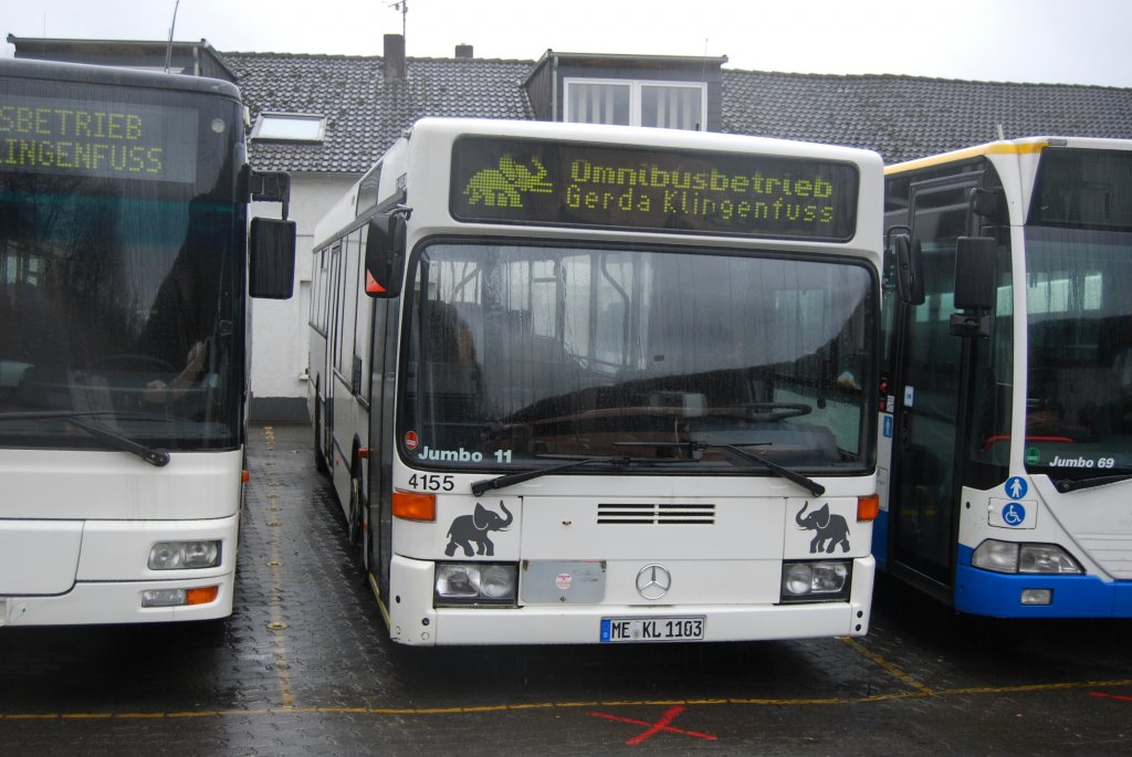 Jumbo 11, ein Mercedes O405 N, vom Unternehmen Gerda Klingenfuß, aufgenommen am 27.02.2011 auf dem Betriebshof von Klingenfuß in Velbert.