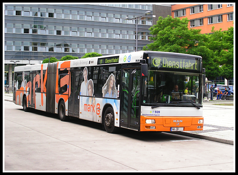 Juni 2012 /  MAN - Gelenkbus - hier der Wagen 939  der Straenbahn-Hagen Gesellschaft auf dem ZOB Hagen...