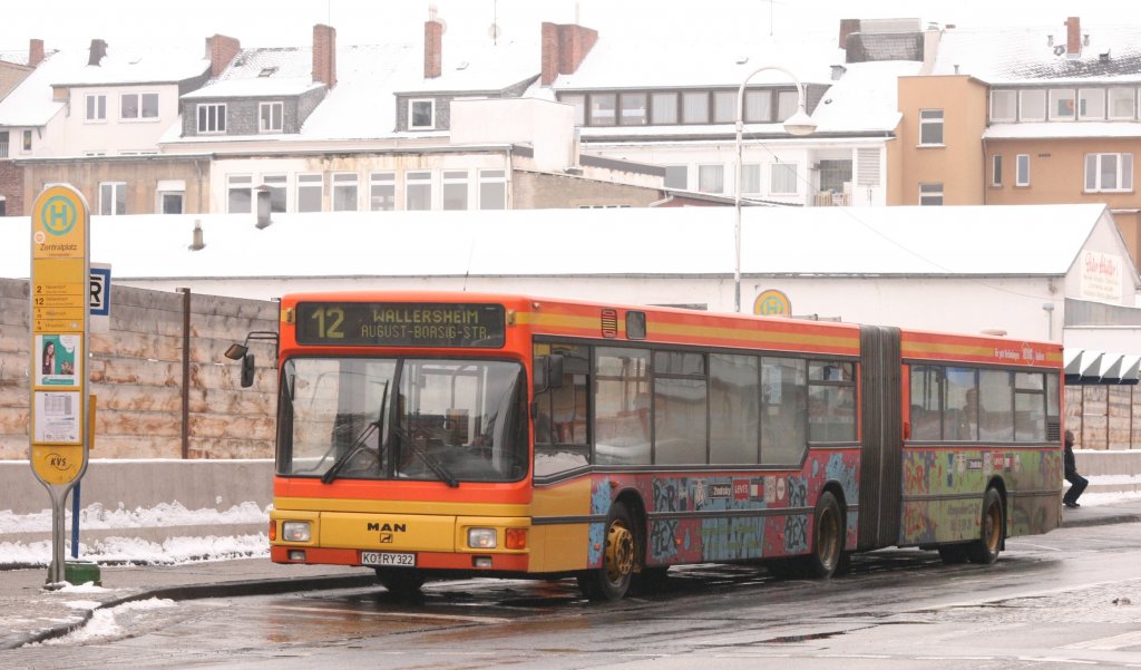 KEVAG (KO RS 322) mit der Linie 12 am Zentralplatz,12.2.2010.