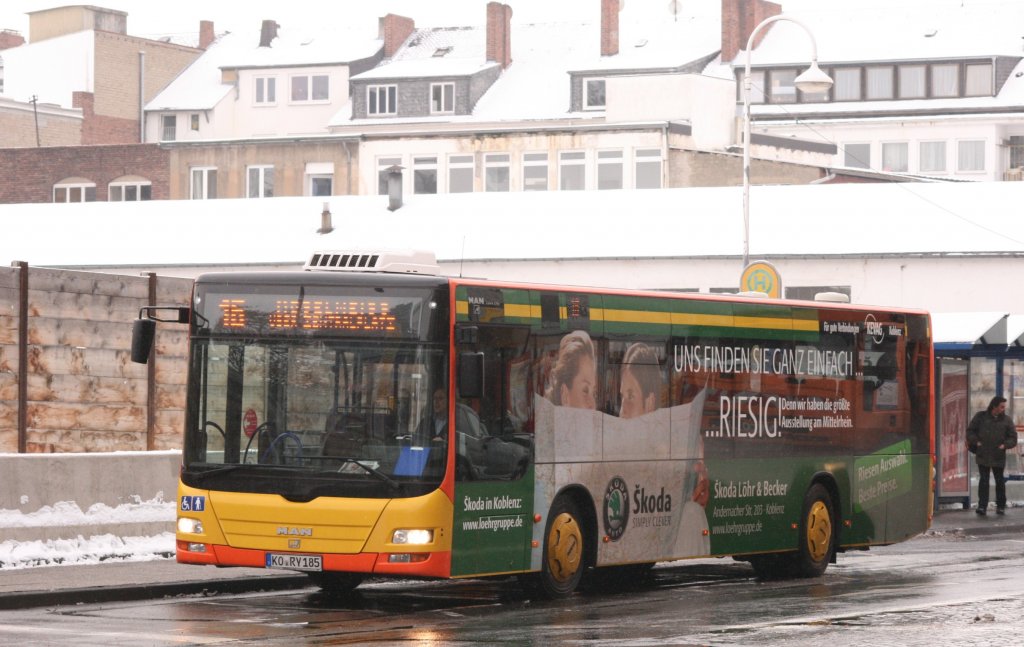 KEVAG (KO RY 185) mit Werbung fr Skoda.
Aufgenommen am Zentralplatz,12.2.2010.