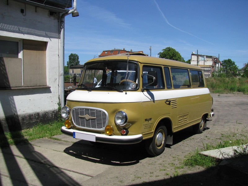 Kleinbus Barkas B 1000 der  DR  auf dem Gelnde des ehem. Bw Wismar, anllich der Tagung der ARGE Spur 0 in Wismar 03.06.2011