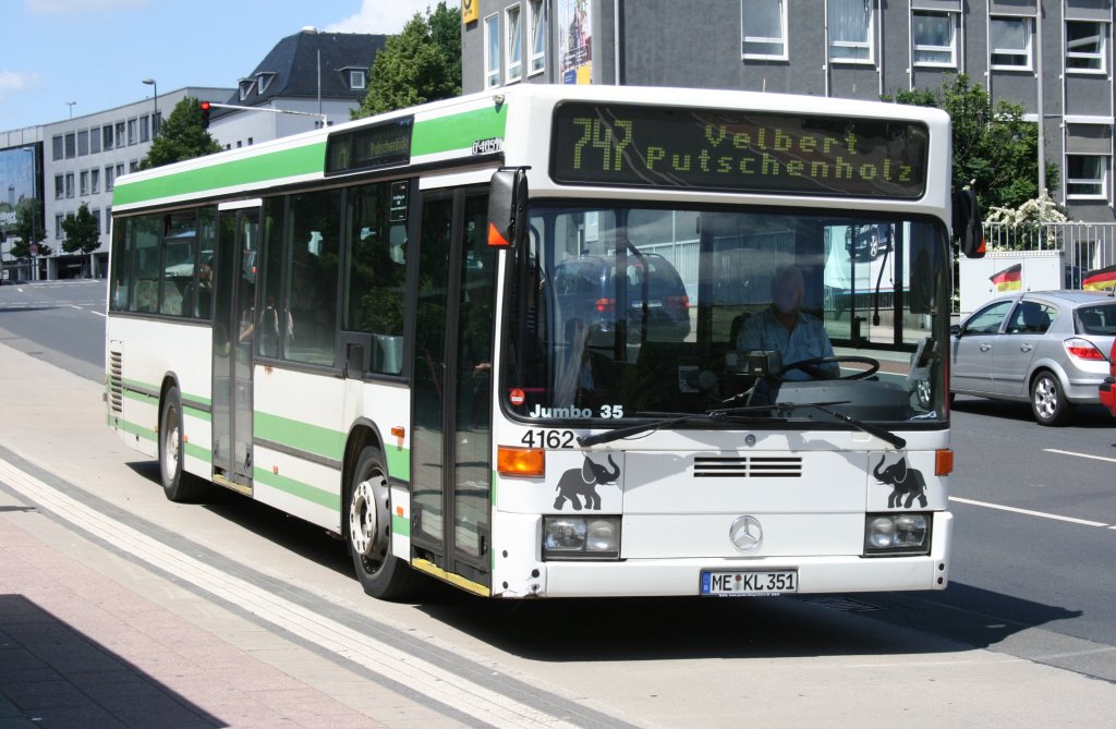 Klingenfu 4162 (ME KL 351) Ex Schilden, Grevenbroich (NE RF 26).
Velbert, 11.6.2010.