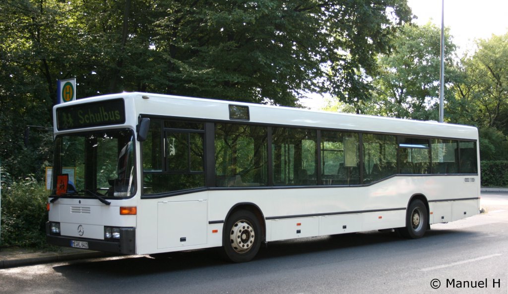 Klingenfu (ME KL 6401).
Der Bus kommt von der VER aus Ennepetal.
Aufgenommen am Schwimmbad in Kettwig, 30.8.2010.