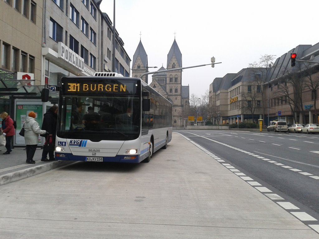 KO-KV 158, ein MAN Lion´s City der KVG Koblenz. Das Fahrzeug, hier eingesetzt auf der einzigen KVG-Linie 301 nach Burgen, fuhr bis vor zwei Wochen Werbung fr das Lhr-Center Koblenz. Nun erstrahlt der Wagen im typischen KVG-Design. (KO-Lhr Center/30.Januar 2012)