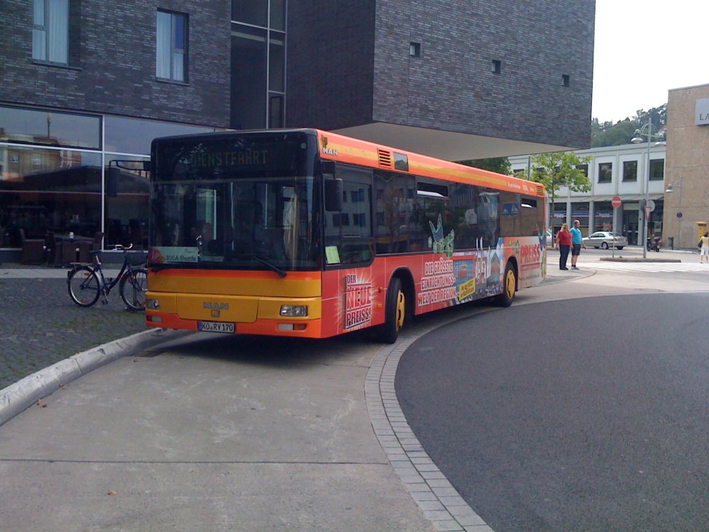 KO-RY 170 gehrt der KEVAG-Koblenz. Der MAN NL 263 fhrt seit Anfang Juni Werbung fr Mbel Preiss aus Kastellaun. Zuvor schmckte den Bus die G8-Way Werbung. Am 23.August 2011 fuhr das Fahrzeug die P&R Linie vom HBF zur BuGa, hier zu sehen am Hauptbahnhof in Koblenz.