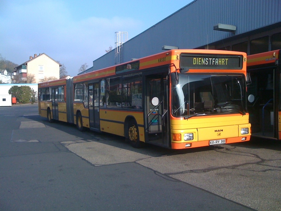 KO-RY 318, ein MAN NG 312 ist eines der lteren Fahrzeuge im Fuhrpark des KEVAG-Koblenz. (Koblenz/17.November 2011)