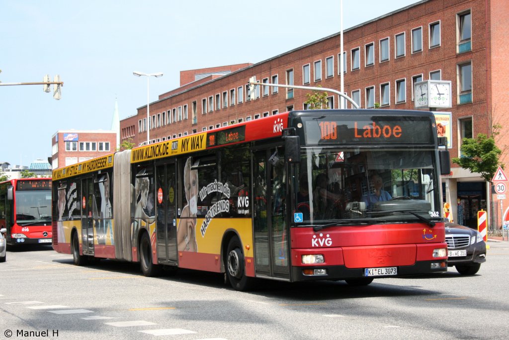 KVG 362 (KI EL 3073) wirbt fr Klinck.de.
Kiel HBF, 1.7.2010.