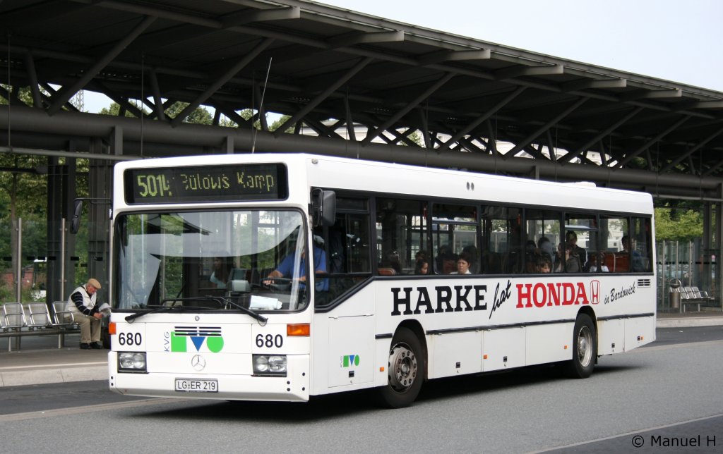 KVG 680 (LG ER 219) mit Werbung fr Honda.
Aufgenommen am ZOB Lneburg, 20.8.2010.