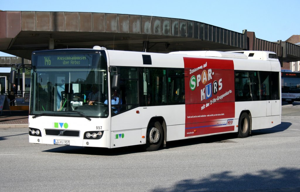 KVG 957 (LG KV 957) mit einem TB fr den HVV.
Hamburg Harburg ZOB, 17.6.2010.