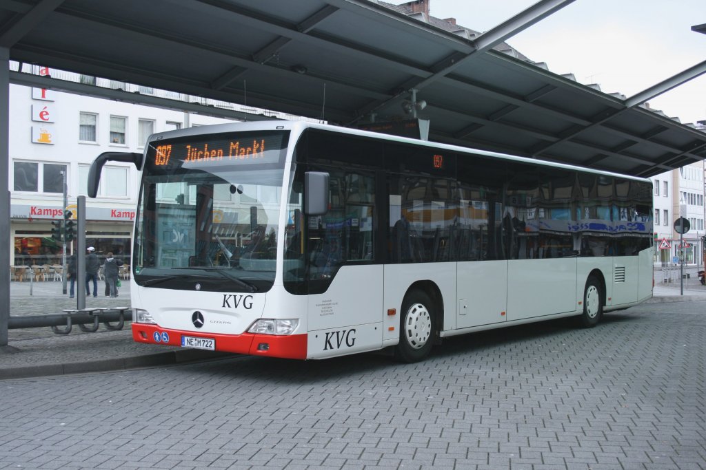 KVG (NE M 722) steht hier am HBF Mnchengladbach mit der Linie 097.