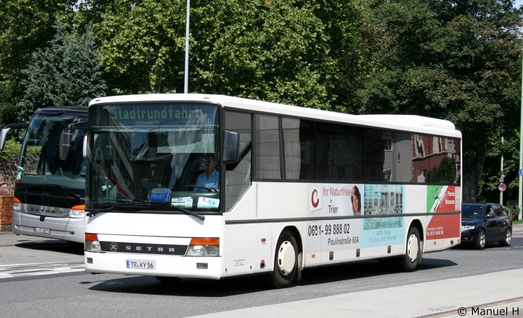 Kylltal Reisen (TR KY 56).
Aufgenommen an der Porta Nigra in Trier, 19.8.2010.