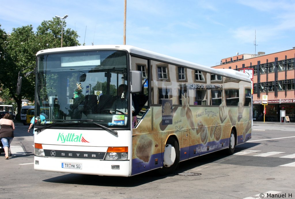 Kylltal Reisen (TR MK 50) macht Werbung fr die Biebelhausener Mhle.
Trier HBF, 2.7.2010.