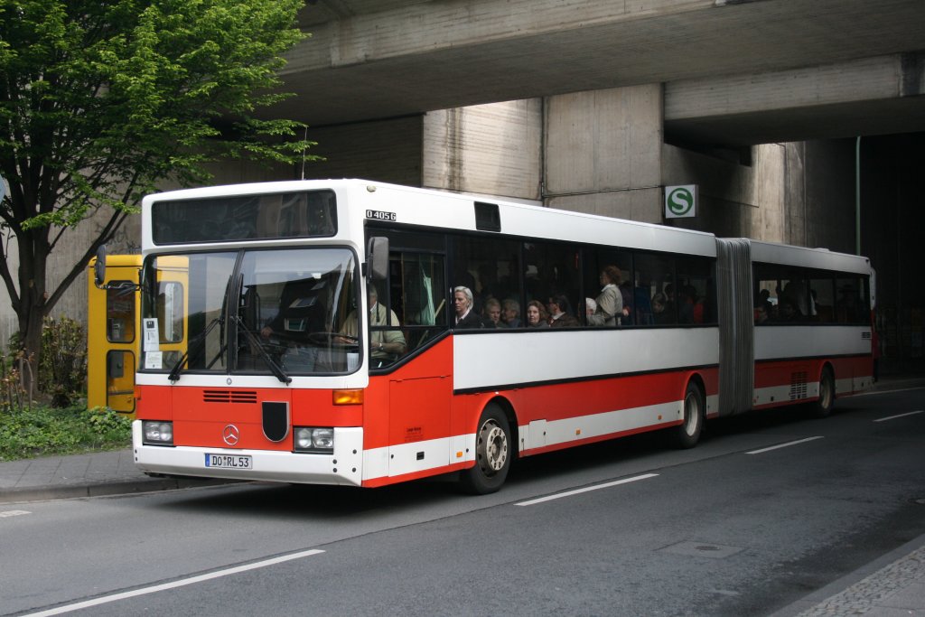 Lange Reisen (DO RL 53) fuhr am 15.5.2010 SEV zwischen Bochum und Dortmund für die S-Bahn S1.
Aufgenommen am Bahnhof Langendreer.



