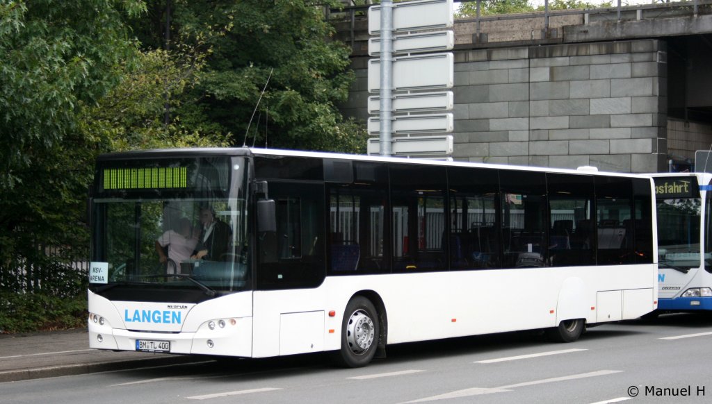 Langen Reisen (BM TL 400).
Duisburg HBF, 31.7.2010.