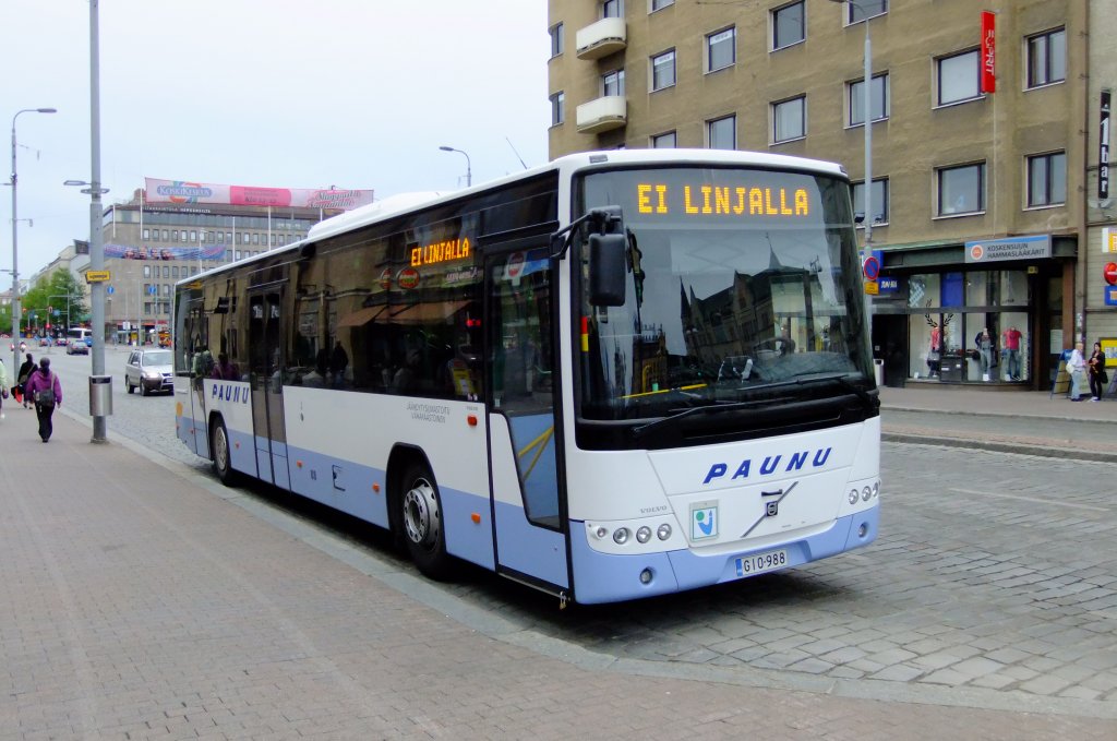 LE-Wagen als Stadtbusse sind im Norden weit verbreitet - beispielsweise in Tampere, wo sowohl die Städtischen Verkehrsbetriebe wie auch der Subunternehmer Paunu den 8700LE in dreitüriger Version einsetzen. Aufnahme am 18.6.2010. 