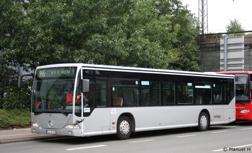 Leineweber (KLE RL 652).
Leineweber ist ein Subunternehmer von der DVG und fhrt mehrere Linie im Stadtgebiet.
Duisburg HBF, 31.7.2010.