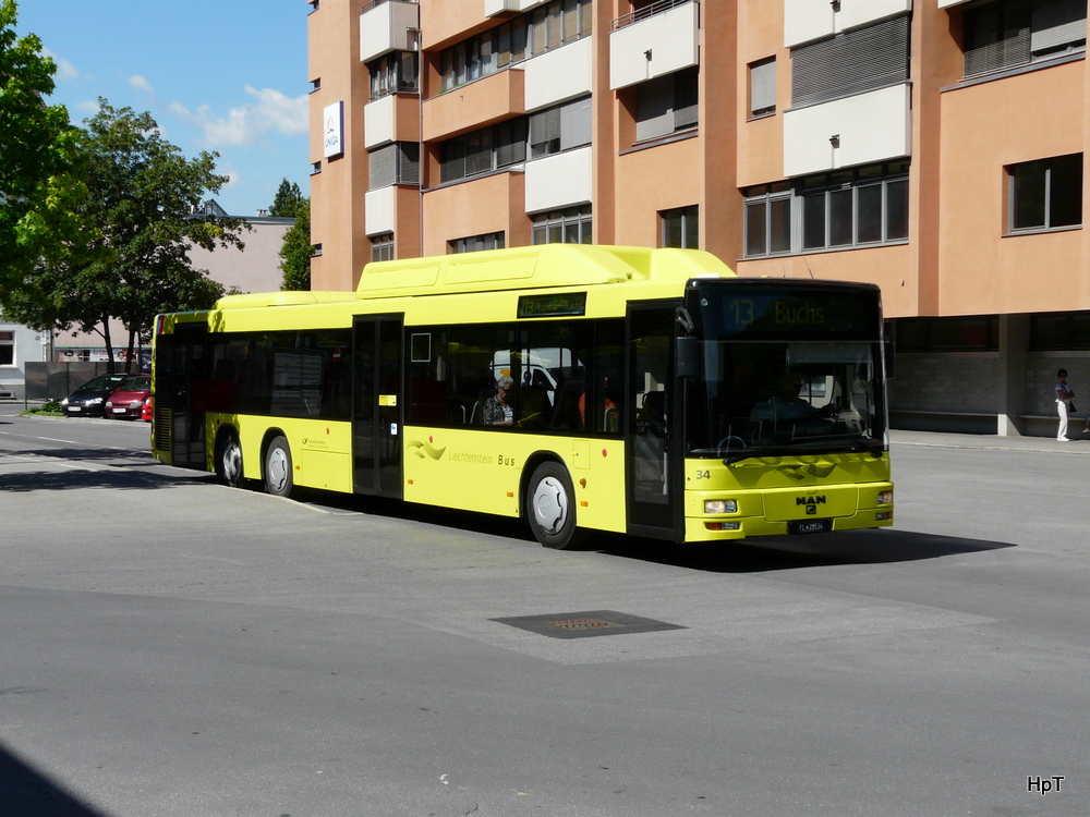 Lichtenstein Bus - MAN 3-Achser Nr.34 FL 28534 unterwegs auf der Linie 13 beim Bahnhof von Feldkich am 24.05.2011