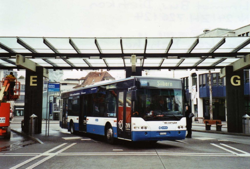 Limmat Bus, Dietikon Nr. 24/ZH 726'124 Neoplan am 14. April 2010 Dietikon, Bahnhof