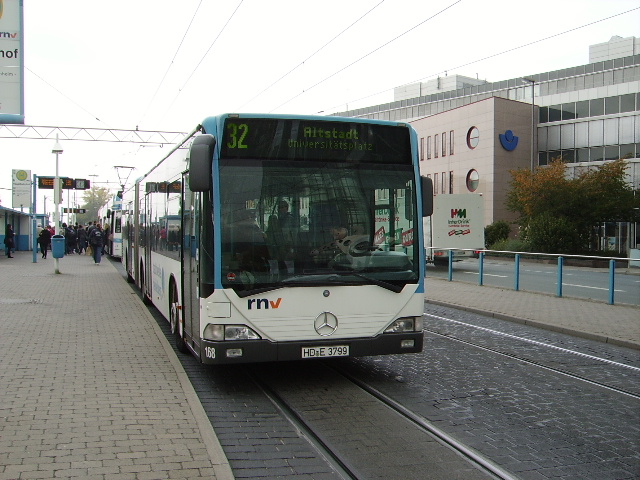 Linie 32 nach Heidelberg Altstadt am Heidelberger Hbf am 15.10.10 