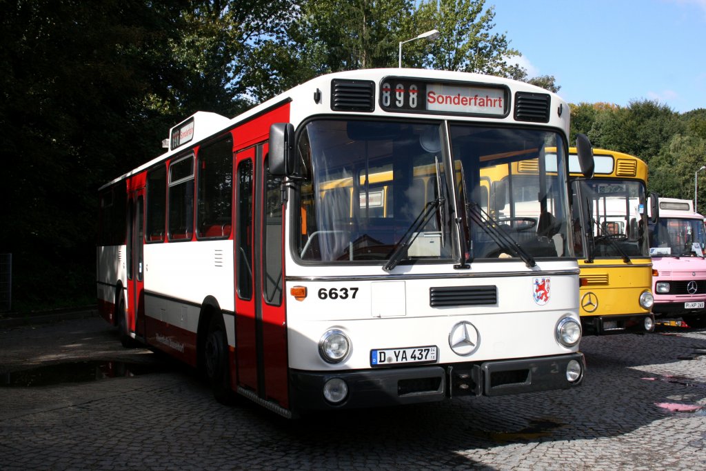 Linienbustreffen 25.9.2010 in Essen 
Mercedes O 305 
6637 (D YA 437)
Rheinbahn Dsseldorf
