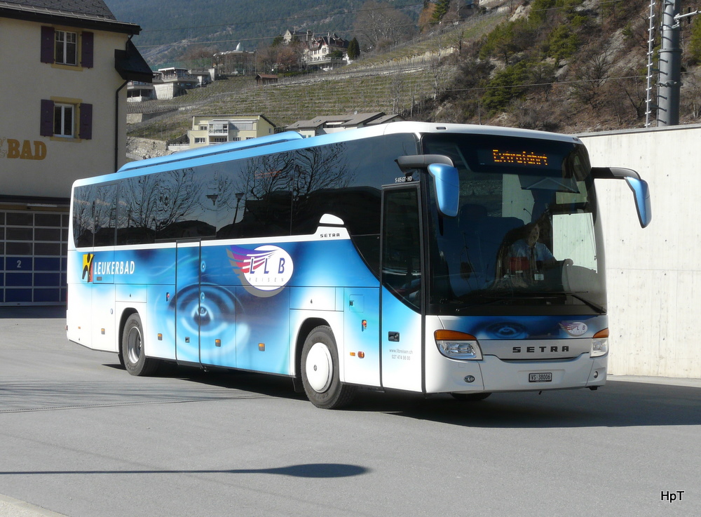 LLB - Reisebus Setra S 415 GT-HD  VS 38006 auf Extrafahrt beim Bahnhof Leuk am 18.03.2011