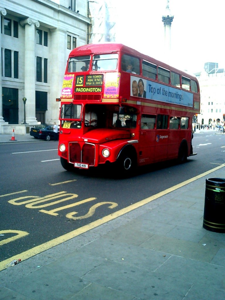LONDON, 23.06.2003, Buslinie 15 vom Trafalgar Square nach Paddington -- Foto eingescannt