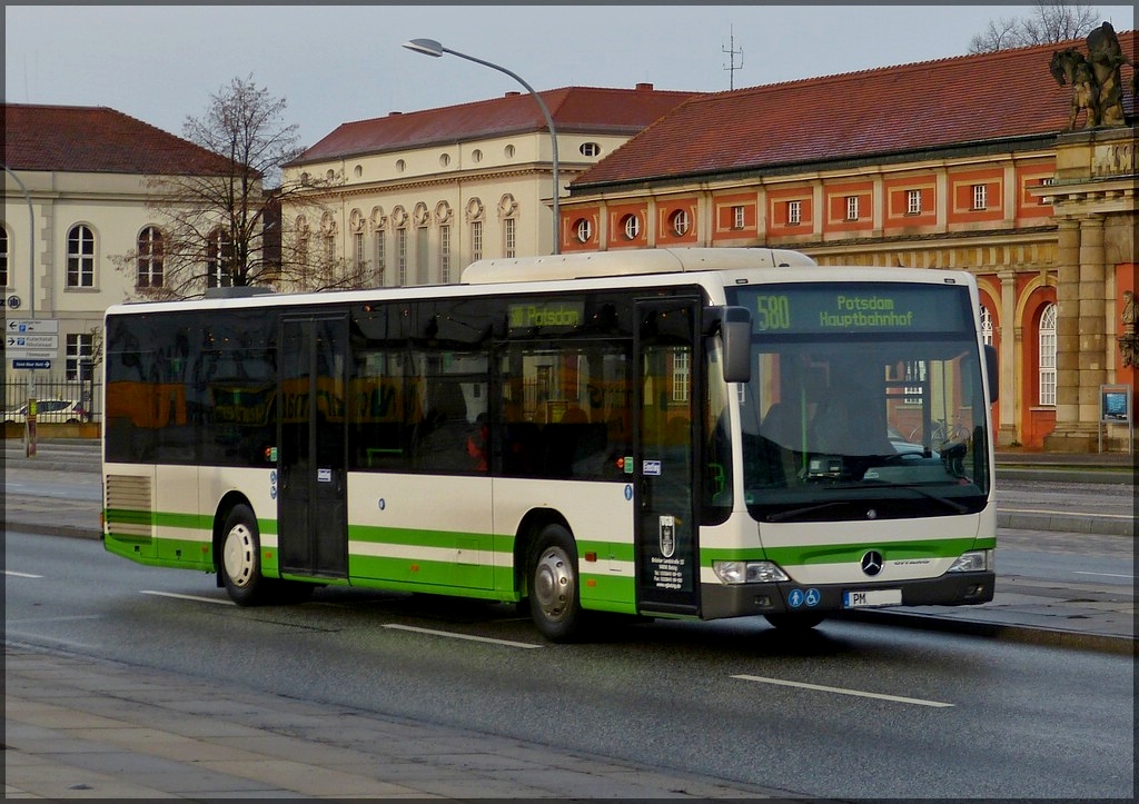 M-B Citaro auf dem Weg zum Hauptbahnhof in Potsdam am 24.12.2012.